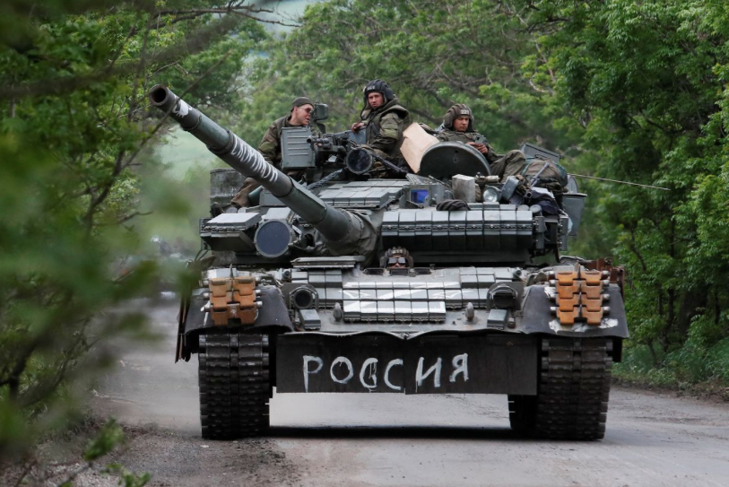 Nhưng hiện tại Quân đội Nga đã thay đổi chiến thuật và hiện họ đang áp dụng phương thức tác chiến chung, đó là xe tăng tiến công với sự hỗ trợ của bộ binh, xe bọc thép hạng nhẹ và pháo binh. Khi được sử dụng hợp lý, xe tăng sẽ trở thành nòng cốt của nhóm chiến đấu và đến lượt bộ binh sẽ bảo vệ nó khỏi tên lửa chống tăng.