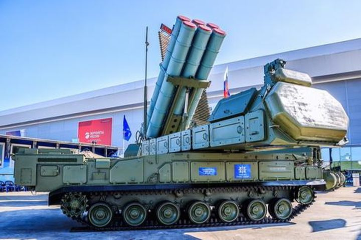 Theo Quân đội Nga, về mặt tham số kỹ thuật, hệ thống tên lửa phòng không Buk của Liên Xô và Nga, gần như phù hợp lý tưởng, để sử dụng đánh chặn hệ thống tên lửa chiến thuật HIMARS của Mỹ. 