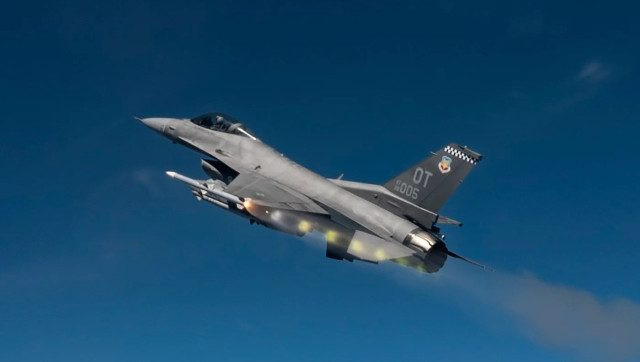 Bên cạnh đó, các quan chức Mỹ tiếp tục cảnh báo rằng việc đưa F-16 vào cuộc chiến sẽ không làm thay đổi tình thế chiến trường và quá trình huấn luyện sẽ tốn nhiều thời gian. Có lẽ họ đã nhận thấy sự “nóng vội” của Kiev khi muốn có ngay chiến đấu cơ F-16; điều này cũng là dễ hiểu đối với tình hình Ukraine hiện nay.