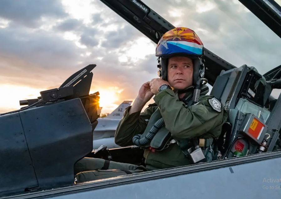 Tuy nhiên, để trấn an, Bộ trưởng Quốc phòng Đan Mạch, ông Troels Lund Poulsen tuyên bố qua email rằng, khóa huấn luyện đang đi đúng hướng, khi các phi công Ukraine huấn luyện tại Đan Mạch đã có khả năng bay đơn, mà không cần giáo viên Đan Mạch bay kèm. Ông nhấn mạnh rằng, thời gian đào tạo phần lớn sẽ phụ thuộc vào tiến độ học tập của phi công.