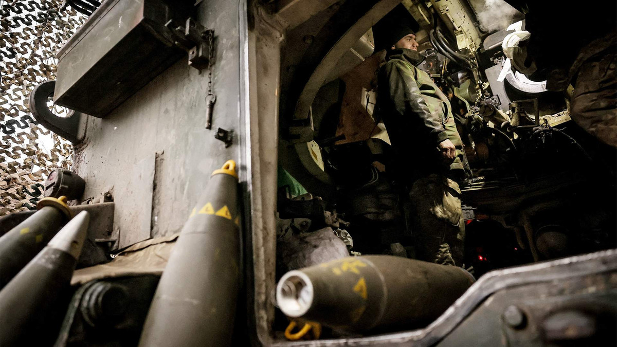 Từ Sverdelikovo chỉ có một con đường duy nhất dẫn đến thị trấn Sudzha và dọc con đường 12 km này, không có một ngôi làng nào; do vậy, ngôi làng là một trung tâm cung cấp quan trọng ở cánh phía tây của khu vực Kursk do Ukraine chiếm đóng.