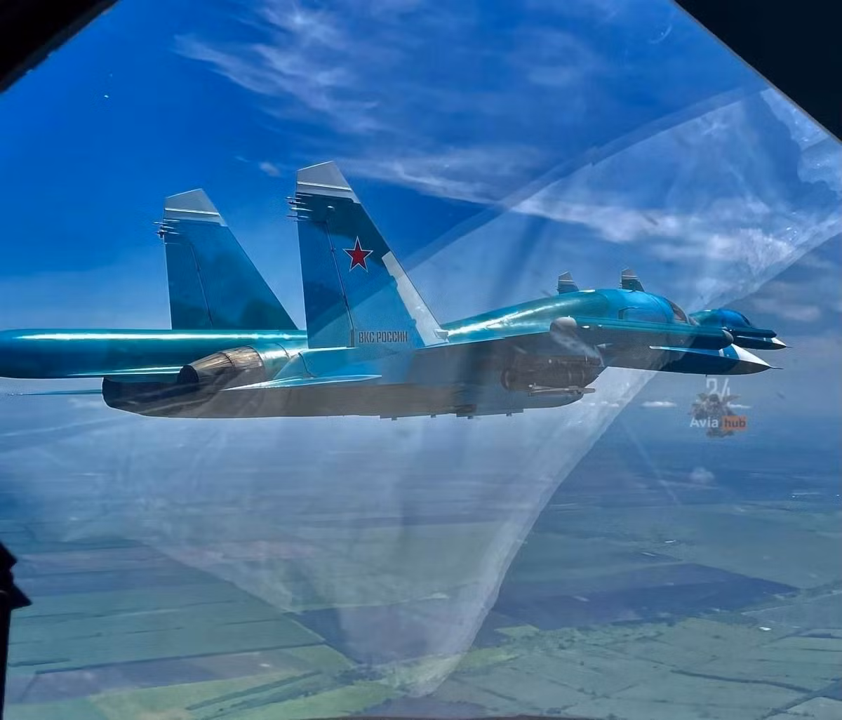 Phi công Tumanov cũng giải thích việc hạn chế sử dụng bom lượn có điều khiển của Không quân Nga trong thời gian vừa qua, là do chỉ có máy bay tiêm kích bom Su-34 và máy bay chiến đấu Su-35 mới sử dụng được loại bom này.