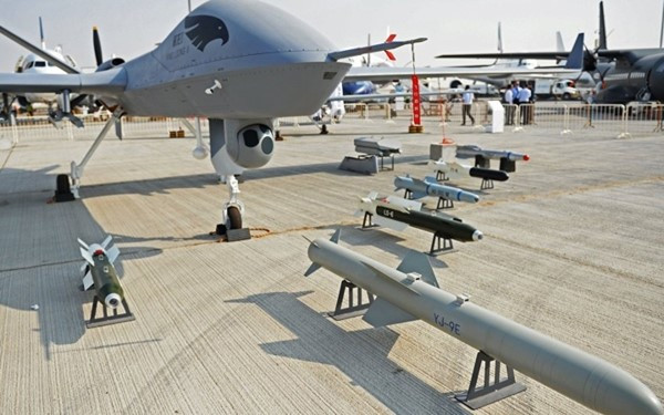 Nga cần dành thời gian này để “chỉnh đốn” lại lực lượng pháo binh vốn đã rất mệt mỏi sau hơn 500 ngày chiến đấu và nghiên cứu các hệ thống định vị tự động cũng như vũ khí tấn công giá rẻ, nhỏ gọn và nhẹ; phi công Tumanov kết luận.