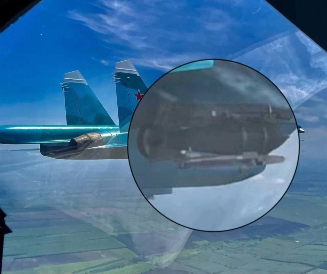 Phi công Tumanov cho biết, việc lực lượng không quân Nga tăng cường sử dụng bom lượn có điều khiển là do một số yếu tố. Đầu tiên là việc triển khai sản xuất hàng loạt UMPC; đây là một thiết bị được chế tạo tương đối đơn giản so với trình độ công nghệ của Nga.