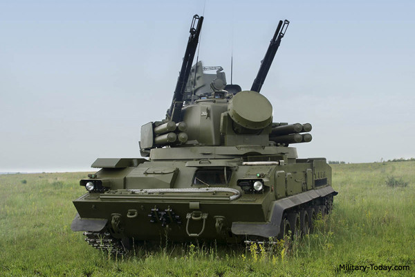 Hệ thống Tunguska được trang bị hai pháo phòng không 30mm và tám tên lửa phòng không, dẫn đường bằng tia hồng ngoại với tầm bắn lần lượt là 2 km và hơn 6 km.