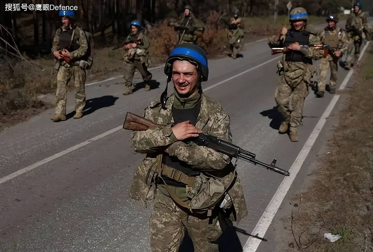 Ông Aestovich, cựu cố vấn trưởng của Văn phòng Tổng thống Ukraine, người bị sa thải vì nói những điều thuộc về bí mật quốc gia; cho rằng lực lượng vũ trang Ukraine cần nhiều người trẻ hơn, chứ không phải những người trên 40 tuổi.