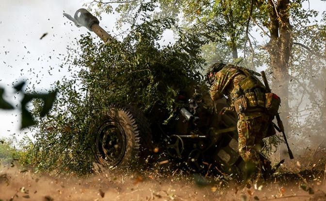 Quân đội Ukraine đang phản công và tiếp tục đạt được tiến bộ trên mặt trận, đặc biệt là ở mặt trận phía Nam, tuy nhiên tiến độ của những bước tiến này không lớn. So với cuộc phản công ở Kharkov năm ngoái, ngay cả những người ủng hộ và quân đội Ukraine đều thừa nhận, tiến độ phản công của họ chậm hơn dự kiến. 