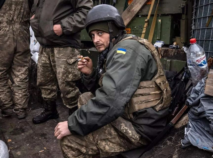 Ông Arestovich không phải là người đầu tiên chỉ ra vấn đề này, trước đó, cựu Bộ trưởng Quốc phòng Anh Wallace cũng cho rằng, chính phủ Ukraine nên tuyển thêm nhiều người trẻ vào quân đội. Độ tuổi trung bình của binh lính Ukraine ở tiền tuyến hiện nay là hơn 40 tuổi. 