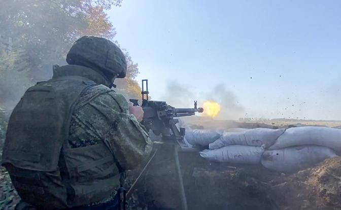 Điều đáng chú ý là quân đội Ukraine có thể chủ động tấn công "Quân đội mạnh thứ hai trên thế giới" mà không chiếm ưu thế trên không. Tuy nhiên, xét từ tình hình chiến trường hiện tại, cả quân đội Nga và Ukraine đều cảm thấy “hơi kiệt sức”. 