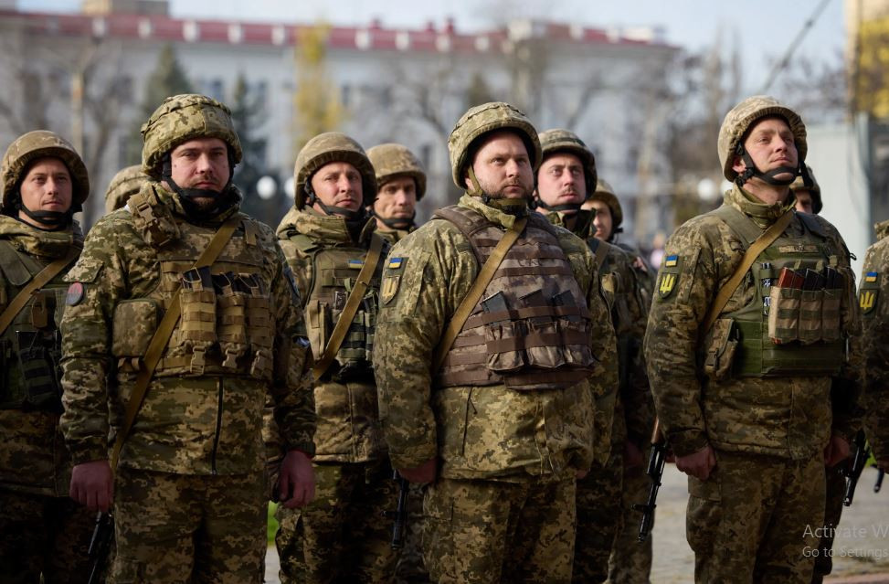 Các nghị sĩ Ukraine hy vọng rằng những người đàn ông bình thường sẽ có giới hạn độ tuổi phục vụ cao hơn và hiện đã được nâng lên 65 đối với binh sĩ và 70 đối với sĩ quan cấp cao. 