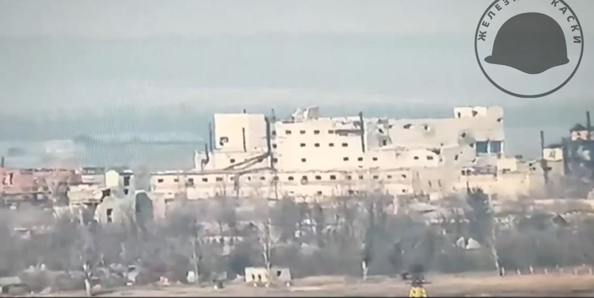 Còn chuyên gia Bronk thì cho rằng, việc phát triển bom lượn có điều khiển đã giúp Nga sử dụng lực lượng không quân chiến thuật hiệu quả hơn, thay vì các máy bay ném bom tầm xa, vốn có vai trò hạn chế trong giai đoạn đầu của cuộc chiến. 