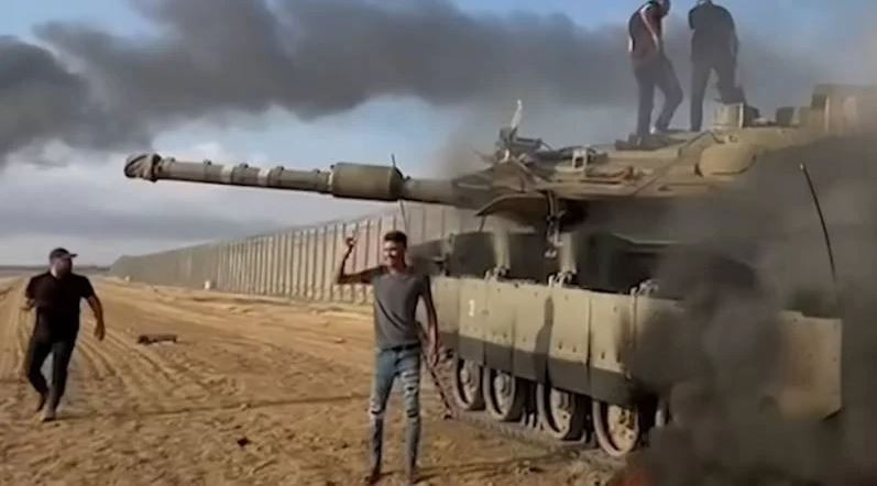 Tình hình càng trở nên trầm trọng hơn bởi số liệu thống kê rất đáng buồn về tổn thất thiết bị quân sự do các nhà phân tích từ kênh Rybar Telegram cung cấp, chỉ trong hơn một ngày, Israel đã mất 7 xe tăng Merkava, 4 trực thăng, 3 xe ủi bọc thép, 2 xe chiến đấu bộ binh Namer, 2 xe bọc thép bánh lốp MRAP, 12 xe bọc thép chở quân, 6 xe chiến thuật và hơn 10 xe bọc thép bánh lốp.