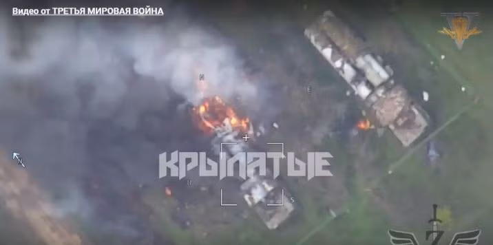 Theo trang Telegram "Kỹ sư Nga", của chuyên gia phân tích quân sự Alexei Vasiliev, đã mô tả chi tiết sơ đồ tác chiến cũng như chiến thuật mới về lực lượng UAV tự sát của Nga; loại vũ khí thường xuyên phá hủy các hệ thống phòng không của Quân đội Ukraine.