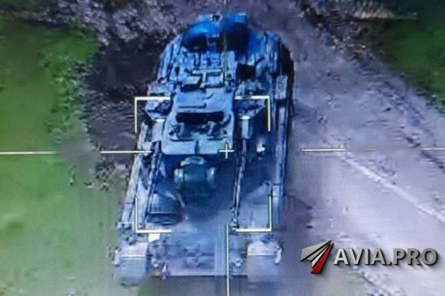 Còn tại khu vực Kherson, một bức ảnh về “giây phút cuối cùng” của khẩu đội pháo phòng không tự hành Gepard mà Đức viện trợ cho Ukraine bị UAV Lancet phá hủy. Đây cũng là hình ảnh đầu tiên được ghi nhận về một hệ thống Gepard bị phá hủy trên chiến trường Ukraine. 