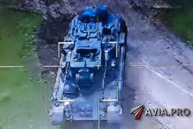 Còn tại khu vực Kherson, một bức ảnh về “giây phút cuối cùng” của khẩu đội pháo phòng không tự hành Gepard mà Đức viện trợ cho Ukraine bị UAV Lancet phá hủy. Đây cũng là hình ảnh đầu tiên được ghi nhận về một hệ thống Gepard bị phá hủy trên chiến trường Ukraine. 