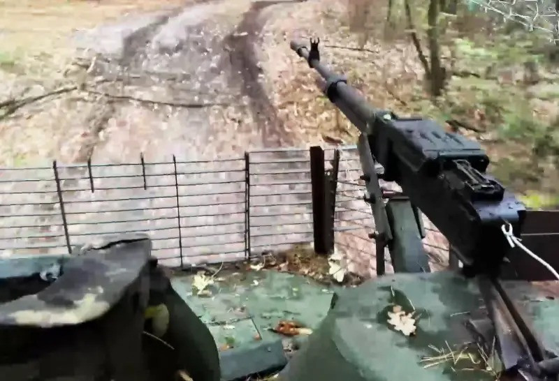 Bất chấp sự kháng cự quyết liệt của quân Ukraine, các đơn vị xung kích của Cụm Vostok RFAF, đã chiếm được đầu cầu vững chắc ở phía nam làng Konstantinople, Hiện tại, quân Nga đang đột phá vào trung tâm ngôi làng; còn quân Ukraine đang nỗ lực ngăn chặn bằng cách tiếp tục tung lực lượng dự bị vào chiến đấu.