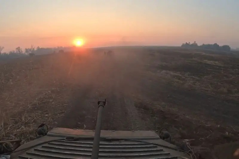 Kênh Military Summary cho biết, một ngày trước đó, RFAF đã giành được đầu cầu ở làng Konstantinople và Ulakly, tiếp tục tấn công về phía tây Kurakhovo. Những trận đánh ác liệt vẫn diễn ra ở cả hai ngôi làng. 