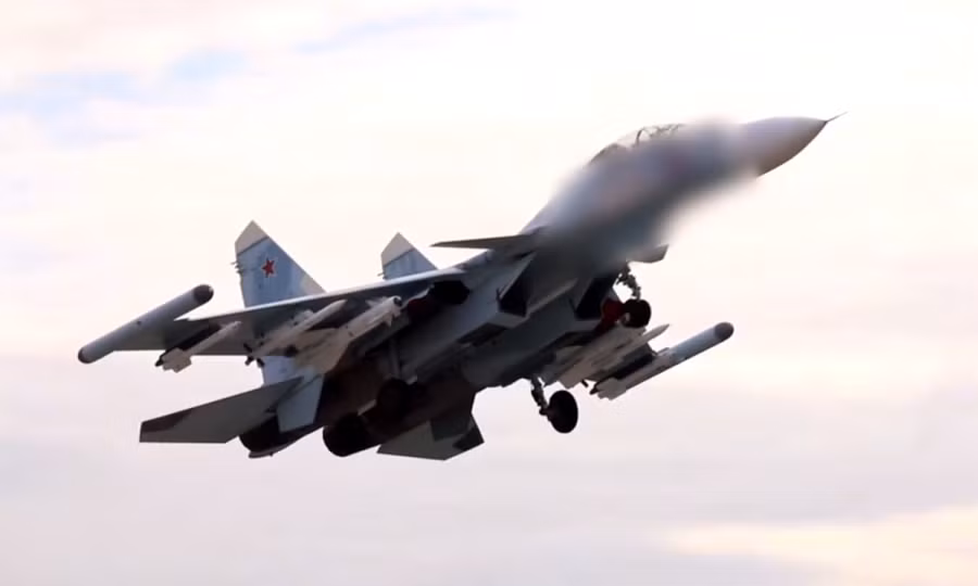 Theo Bộ Quốc phòng Anh, kể từ đầu mùa hè, các chiến đấu cơ Nga đã xuất kích hơn 100 lần mỗi ngày, hỗ trợ tích cực cho lực lượng chiến đấu mặt đất. Tuy nhiên máy bay chiến đấu của Nga, chỉ có thể bay trên các khu vực do Nga kiểm soát, chứ không dám bay vào bầu trời khu vực do Ukraine kiểm soát.