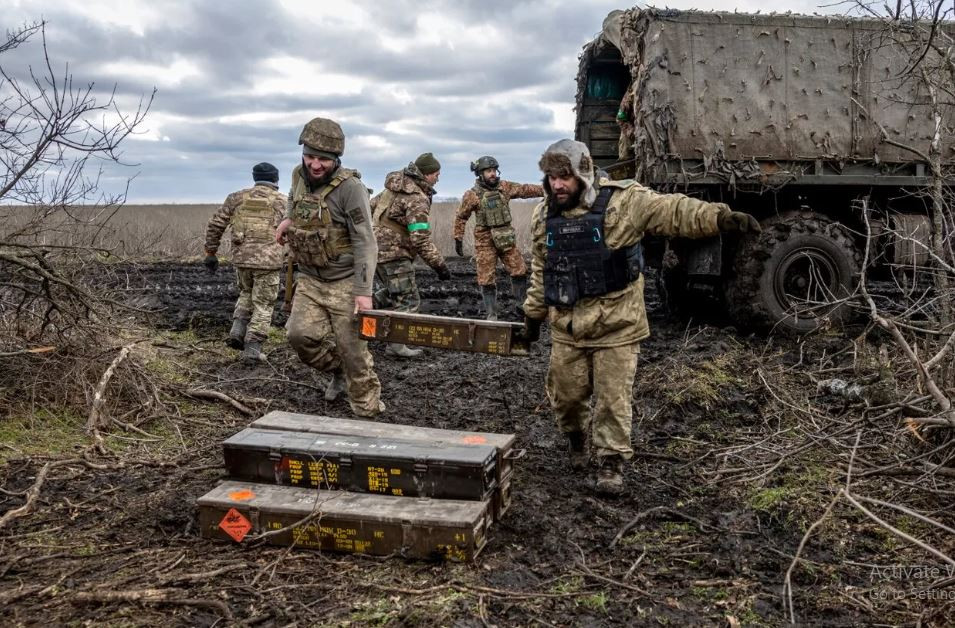 Tuy nhiên chỉ huy Quân đội Ukraine cũng không để cho Cụm quân phía Bắc của Nga có thể dễ dàng “khâu nắp túi”, khi tiếp tục tung lực lượng dự bị vào chiến đấu, đồng thời giữ chắc đầu cầu ở khu vực biên giới, để tiếp tục đưa lực lượng qua “cửa tử” này vào khu vực Kursk.