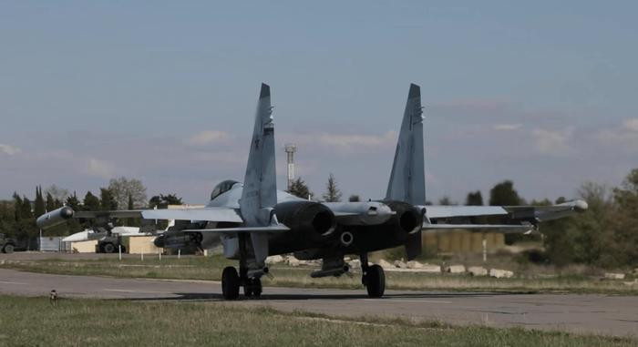 Phi cong Ukraine: Doi mat voi Khong quan Nga, chung toi bat luc-Hinh-2