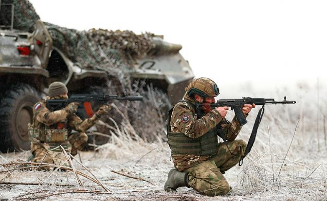 Trong khi đó, Lữ đoàn bộ binh cơ giới số 47 Magura của Ukraine, đã bị đánh bật khỏi các vị trí phía nam làng Stepovoy (Nga gọi là Petrovsky). Ở hướng sườn phía nam, quân Nga cũng tích cực tổ chức tấn công vào thị trấn Pervomaisky và làng Vodyanoy, nhằm mở rộng khu vực kiểm soát của họ.