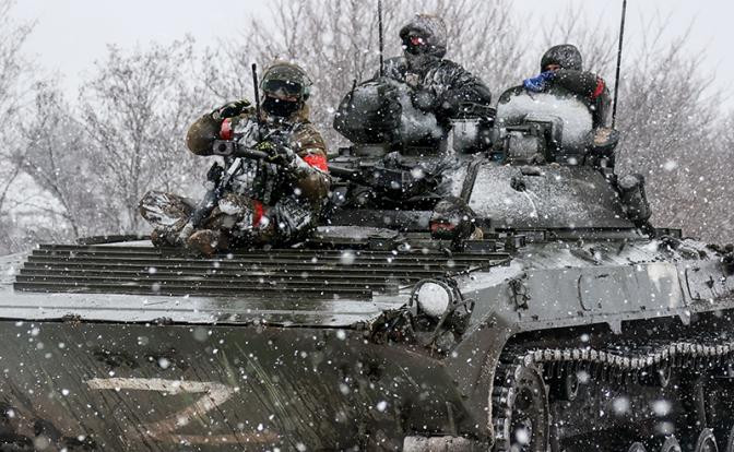 Theo hãng thông tấn UNIAN của Ukraine, dẫn lời chuyên gia quân sự Ukraine Alexander Kovalenko cho biết, Lữ đoàn bộ binh cơ giới số 57 được Quân đội Nga điều từ Bakhmut đang tiến về Avdiivka. Trước đó, Nga huy động 40.000 quân tấn công Akhadivka, nhưng số này không đủ để chiếm thành phố trước thời hạn mà Điện Kremlin đặt ra.