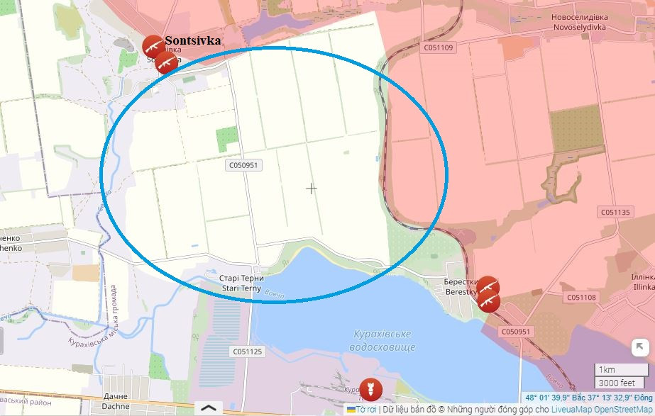 Khi mặt trận tiến lên, Quân đội Nga đã đạt được thành công lớn ở cả phía bắc và phía nam Kurakhove. Ở phía bắc, do Quân đội Nga cắt đứt cây cầu bắc qua hồ chứa Kurakhove, nên Quân đội Ukraine ở phía bắc chỉ còn lại khoảng trống 3 km ở phía tây, để kết nối với hậu phương của họ, nhưng liên tục bị hỏa lực của Nga nã xuống. 