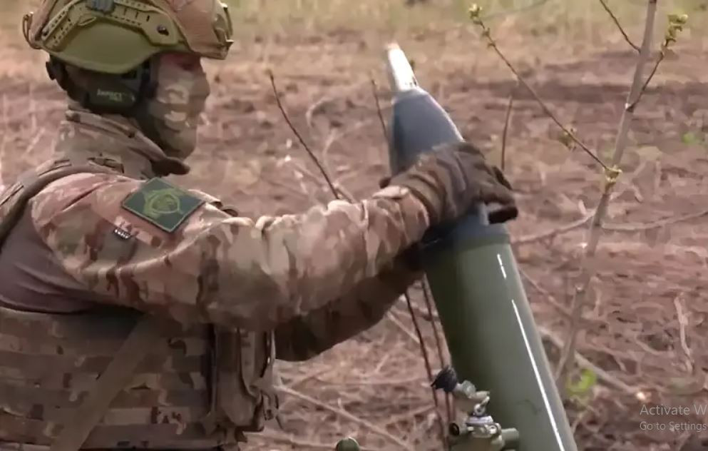 Nguyên nhân quân Nga bị sa lầy và thiệt hại ở làng Berdychi là do làng này nằm ở khu vực có địa hình thấp, trong khi Ocheretine nằm ở trên cao, nên hỏa lực pháo binh của Ukraine đã nã đạn vào quân Nga khi tiến đánh Berdychi.