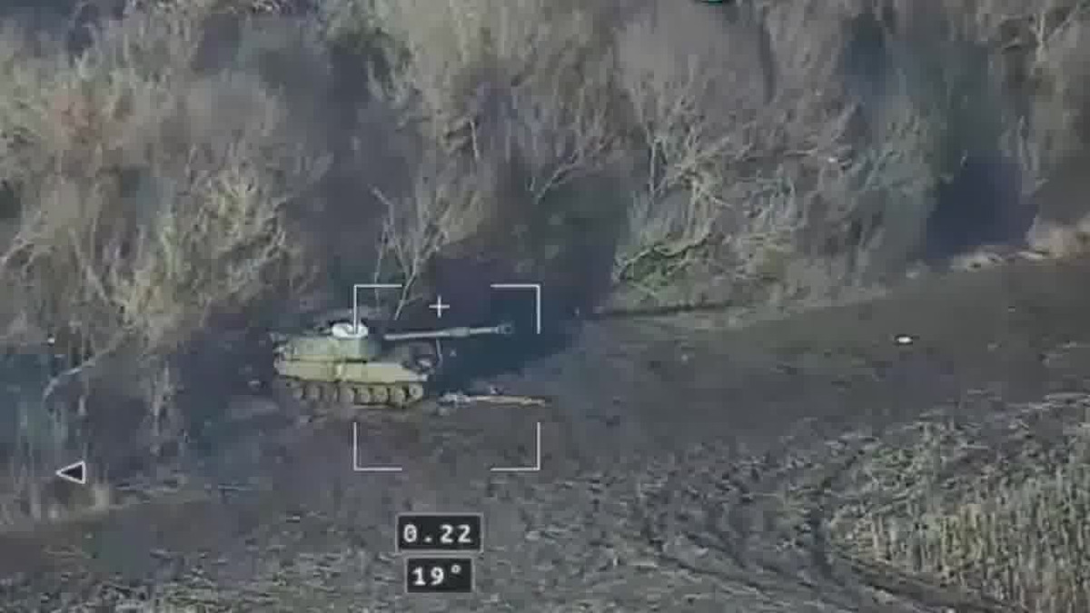 Nạn nhân tiếp theo gần đây của UAV tự sát Lancet là một khẩu pháo tự hành M109 của Mỹ. Camera trên UAV trinh sát đi cùng, đã ghi lại khoảnh khắc chiếc UAV tự sát Lancet của Nga lao thẳng vào khâur lựu pháo tự hành M109. 