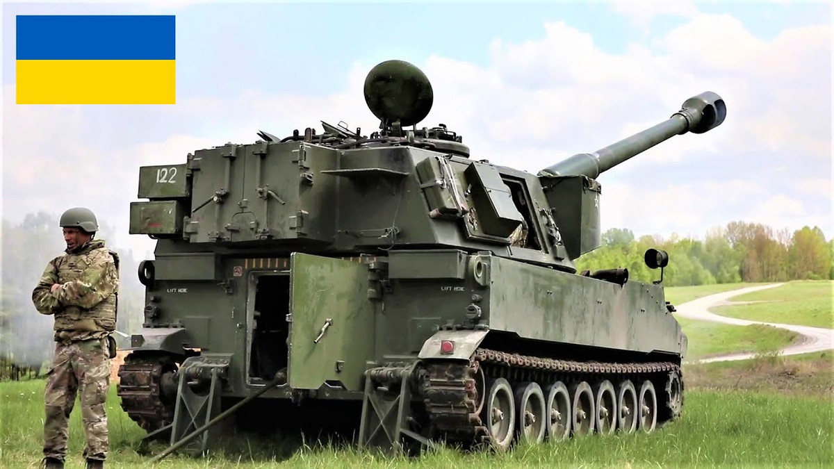 Vũ khí chính của M109 là pháo 155mm có thể bắn nhiều loại đạn; trong đó đạn thông thường với tầm bắn tối đa 21 km, đạn tăng tầm với tầm bắn tối đa 30 km và đạn Excalibur với tầm bắn lên tới 40 km; tốc độ bắn tối đa có thể tới 4 viên/phút. Vũ khí phụ là súng máy M2 cỡ nòng 12,7 mm.