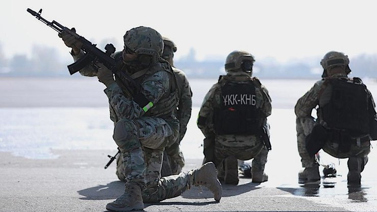 Mặc dù thông tin chi tiết về các cuộc đụng độ giữa Quân đội Nga, với các lực lượng bạo loạn của Kazakhstan không được đưa ra, nhưng theo thông tin từ các nguồn tin nước ngoài, quân đội Nga không chỉ có thể giành lại thành công quyền kiểm soát sân bay bị lực lượng cực đoan chiếm giữ, mà còn giải phóng toàn bộ phần đông bắc của Almaty.