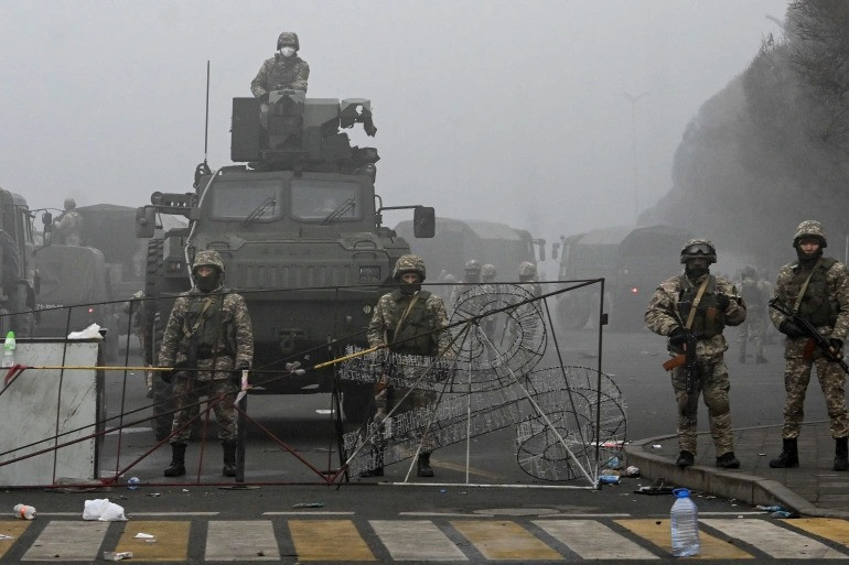 Ngoài việc đảm bảo an ninh cho các cơ sở quan trọng ở Kazakhstan, quân đội Nga thuộc lực lượng gìn giữ hòa bình của CSTO, đã hỗ trợ đáng kể cho quân đội Kazakhstan, trong việc tiêu diệt hàng trăm phần tử bạo loạn và cực đoan.