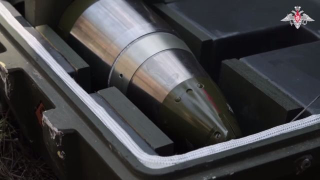 Trong khi đó, Nga tích cũng tích cực đưa vào sử dụng đạn pháo dẫn đường 152 mm Krasnopol-M2 mới; Krasnopol-M2 sử dụng tính năng điều khiển tự động, giúp giảm khả năng xảy ra sai sót trong quá trình chuẩn bị bắn. 