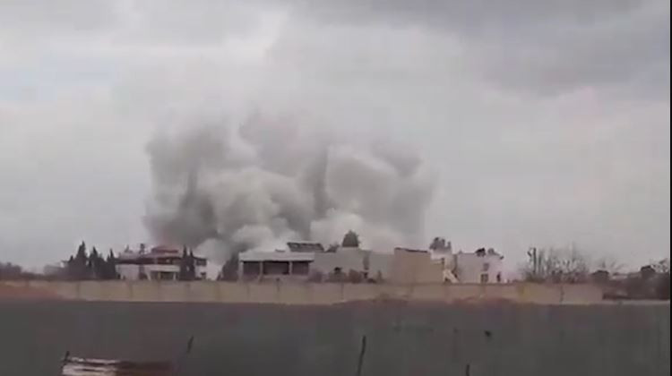 Để tránh hệ thống phòng không của Syria và Nga theo dõi, máy bay chiến đấu của Israel đầu tiên bay thấp vào từ hướng biển Địa Trung Hải, sau đó bất ngờ lấy độ cao và phóng tên lửa vào khu biệt thự. Cuộc tấn công chính xác đến mức toàn bộ biệt thự bị phá hủy hoàn toàn và tất cả sĩ quan Iran bên trong đều thiệt mạng.