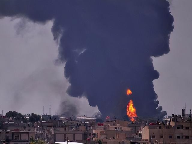 Các nhà phân tích tin rằng, hoạt động tấn công “phẫu thuật” của Israel đã đánh dấu sự leo thang các cuộc tấn công nhằm vào các mục tiêu Iran ở Syria. Nhất là sau khi vụ xả súng khủng bố nhắm vào người Do Thái xảy ra vào tháng 10 năm ngoái, Israel đã đẩy mạnh các cuộc tấn công bạo lực vào lực lượng Iran.