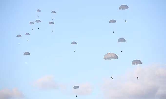 Việc sử dụng thực sự của lính dù, là trong các cuộc đột kích vào sâu trong hậu tuyến của đối phương, nơi mà địch có những chủ quan, sơ hở. Với cường độ huấn luyện của lính dù cao hơn, chất lượng con người tốt hơn, nên khả năng chiến đấu rất xuất sắc và họ hoàn toàn có thể hoàn thành các nhiệm vụ như vậy.