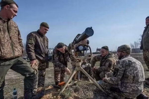 Ngoài tổn thất về người của Quân đội Ukraine, do hậu quả của các cuộc tấn công trả đũa của DPR và LPR, các phương tiện quân sự của quân đội Ukraine sẽ bị phá hủy; thậm chí lực lượng dân quân nhân đà chiến thắng, còn mở rộng thêm phần lãnh thổ của họ.