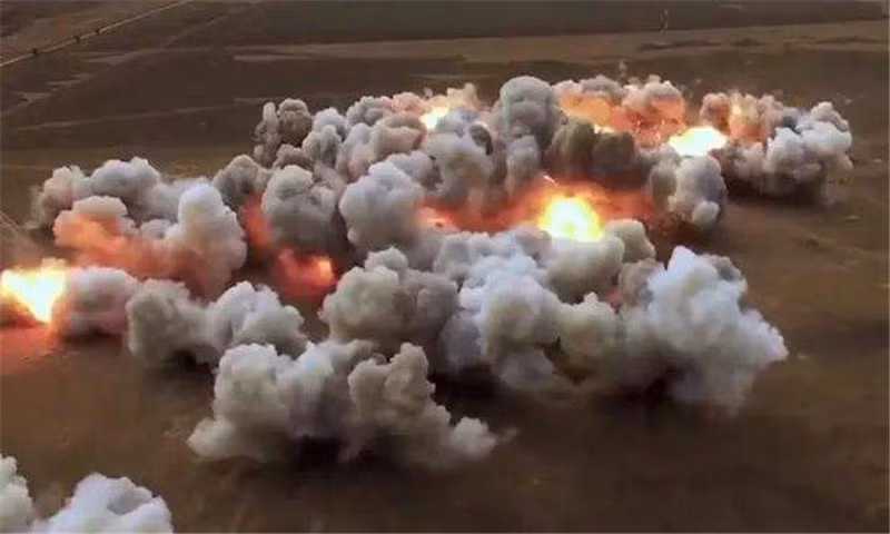 Do chiến trường Ukraine rộng lớn, với khả năng hiện tại của Quân đội Nga, dù có hoàn thành việc bao vây cũng vô ích. Bốn tháng sau khi xung đột Nga-Ukraine bùng nổ, ngoại trừ thành công bao vây Mariupol, Quân đội Nga vẫn chưa bao vây được quân Ukraine trên các hướng khác.