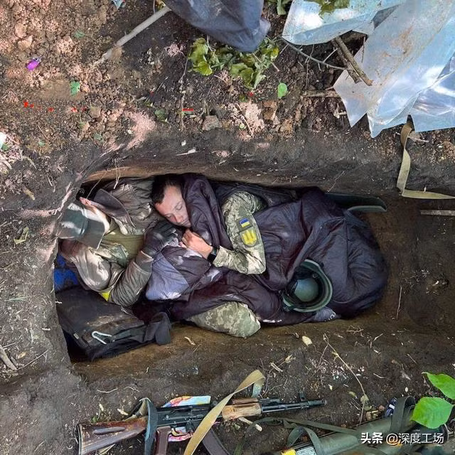 Quân đội Nga cho biết, Quân đội Ukraine ở mặt trận Donbas đã bị tổn thất nặng nề, trong đó Lữ đoàn bộ binh cơ giới số 57 của Ukraine ở thành phố Sieverodonetsk chịu tổn thất nặng nề nhất. Một trong các tiểu đoàn chiến đấu tại đây chỉ còn 28 người và một tiểu đoàn chỉ còn cơ cấu chỉ huy.