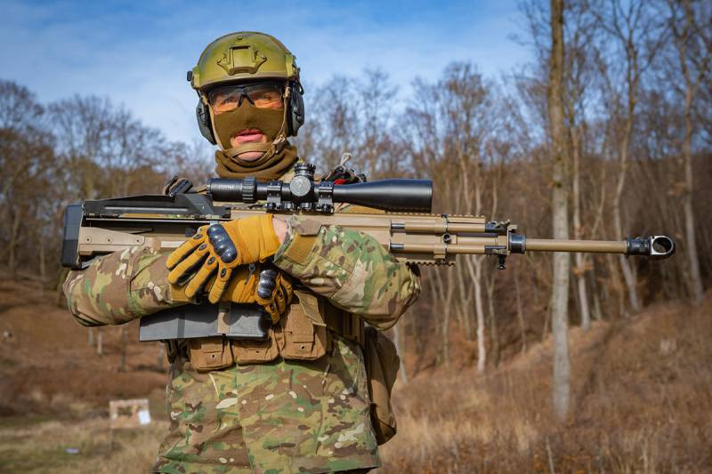 Một binh sĩ đặc nhiệm SWAT đã ví khẩu súng trường này như một khẩu lựu pháo vì "cú đấm" mạnh mẽ của nó, mặc dù thực tế là khẩu súng này chỉ nặng khoảng 10,4 kg và dài 1,2 m.