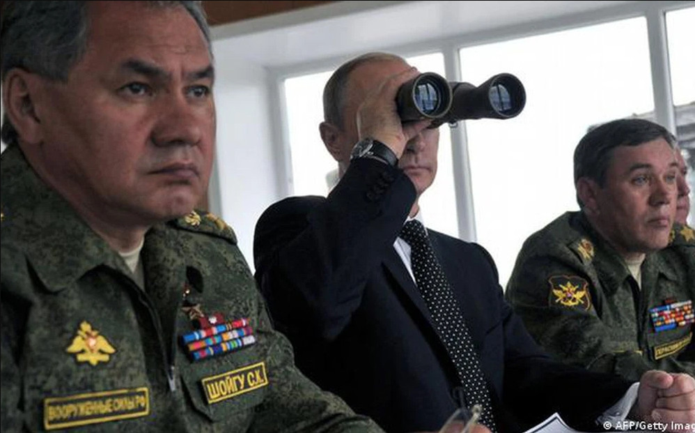 Thứ ba, thời gian mà Tổng thống Nga ấn định chuyển sang thanh toán bằng đồng rúp là trong vòng một tuần; và thứ tư, áp dụng với những đối tượng là các quốc gia và khu vực “không thân thiện”.