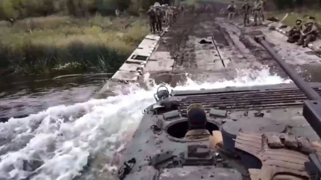 Quân đội Ukraine đã sai lầm, khi sử dụng lực lượng đổ bộ hạng nhẹ không có hỏa lực bảo vệ trên biển và trên không để tấn công lực lượng phòng thủ dày đặc của quân đội Nga, được hỗ trợ bởi hỏa lực trên biển và trên không của Hạm đội Biển Đen.