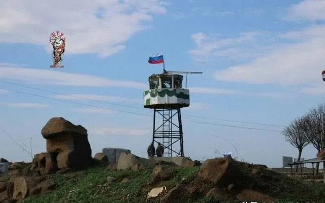 Do đó, vai trò của Quân đội Nga ở Syria lần đầu tiên bị đặt dấu hỏi. Lực lượng chính phủ Syria ở Aleppo tuyên bố rằng, họ chưa nhận được bất kỳ cảnh báo sớm nào từ Quân đội Nga. Nhưng dù không nhận được cảnh báo, thì khả năng sẵn sàng chiến đấu của lực lượng Quân đội chính phủ Syria cũng phải xem xét lại.