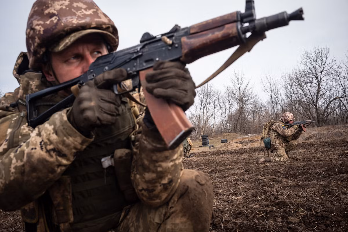 Hiện nay làng Semenivka là đầu cầu để quân Ukraine tấn công làng Berdych; nếu khu vực này bị tấn công, thì quân Ukraine ở phần còn lại tại làng Berdych phải rút lui, nếu không đường tiếp vận và cả đường triệt thoái sẽ bị cắt đứt.