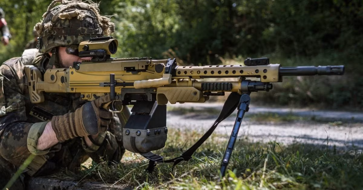 Bắt đầu từ năm 2015, súng máy MG5 thay thế súng máy MG3 do Rheinmetall sản xuất, đang được trang bị trong Quân đội Đức. Ưu điểm của súng máy MG5 là độ chính xác và tầm bắn hiệu quả được cải thiện do tốc độ bắn giảm, việc này cũng giúp tiết kiệm đạn một cách hiệu quả. 