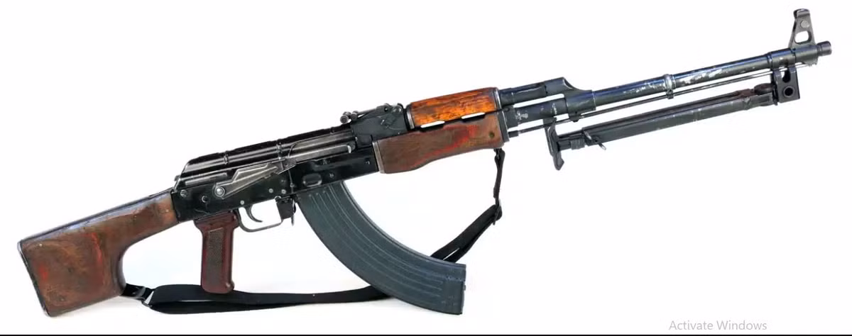 Súng máy RPK vẫn áp dụng nguyên lý hoạt động trích khí qua thoi đẩy về của súng trường tấn công AK-47/AKM và bắn đạn trung gian M1943 cỡ nòng 7,62×39 mm. Vì vậy, súng máy RPK vẫn giữ được những ưu điểm về hiệu suất tốt và độ tin cậy của súng AK-47.