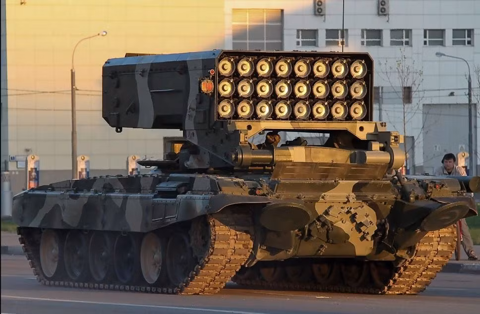 TOS-1A là phiên bản mới nhất của pháo nhiệt áp TOS-1 và được phát triển vào năm 2001 và TOS-1 đã được sử dụng ở Ukraine kể từ khi bắt đầu cuộc xung đột. Truyền thông thế giới đã nhiều lần đưa tin về các trận địa của quân đội Ukraine bị phá hủy bởi các hệ thống pháo nhiệt áp TOS-1.