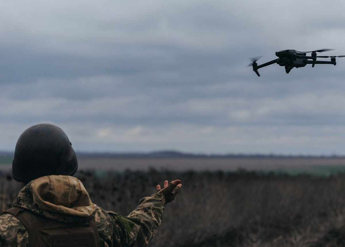 Ở chiến trường Bakhmut, các loại UAV dân sự bốn trục nhỏ mà cả hai bên đều sử dụng nhiều cho nhiệm vụ trinh sát chiến trường và quan sát sửa bắn cho pháo binh, gần như đã bị loại bỏ hoàn toàn, do Quân đội Nga sử dụng quy mô lớn các thiết bị gây nhiễu.