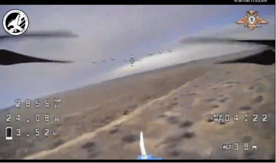 Kể từ tháng 8, khu vực làng Krynki tại Kherson về cơ bản là nơi tập trung lực lượng tinh nhuệ của Quân đội Ukraine và pháo binh rút về từ hướng Zaporizhia. Tại đây Quân đội Nga bị thiệt hại một số lượng tương đối lớn pháo tầm xa. 