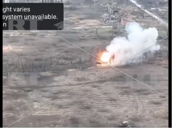 Ngoài ra, Lữ đoàn bộ binh của Tập đoàn quân 2 và Lữ đoàn bộ binh cơ giới 72 của Tập đoàn quân 3 bắt đầu phản công theo hướng sườn nam Bakhmut ở làng Klishchiivka. Sư đoàn bộ binh cơ giới số 6 của Tập đoàn quân 3, Trung đoàn bộ binh cơ giới 1307 của dân quân Donetsk và một trung đoàn của Sư đoàn 98 bắt đầu tấn công Ivanivske.